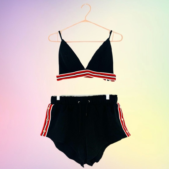 CUTE SET ♥️🖤 Track-style shorts & bralette - Picture 3 of 4